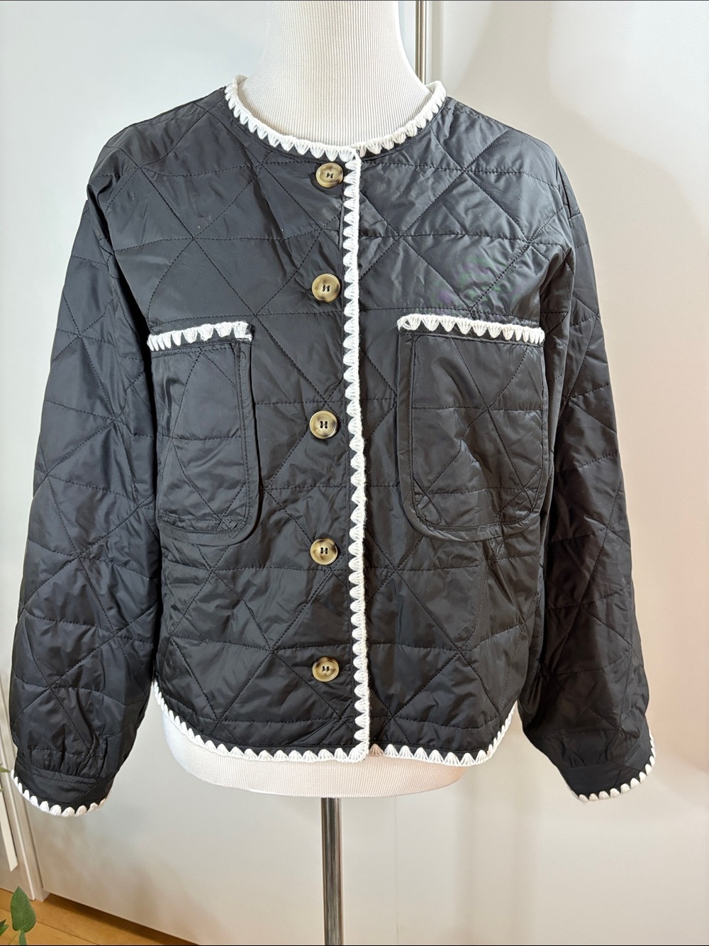 eesome Black Quilted Cropped Button Jacket with White Crochet Trim L